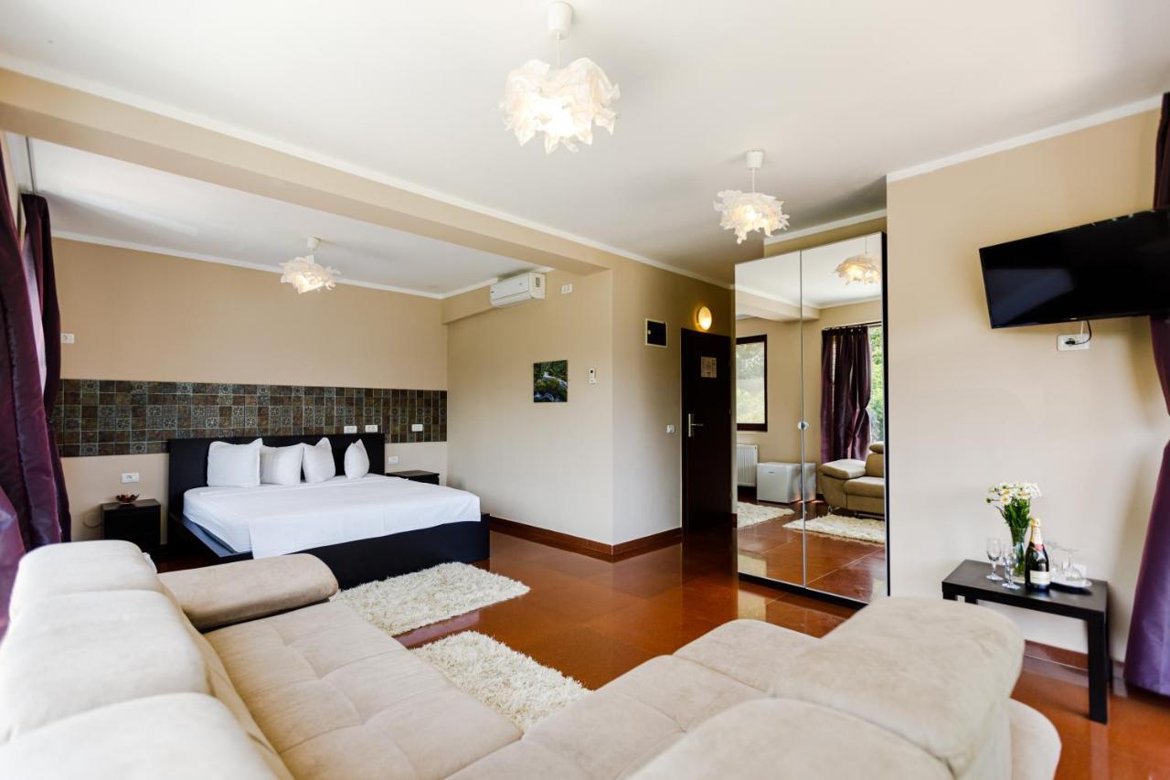 Rex Infinity View 4* Cazanele Dunarii 두보바 외부 사진