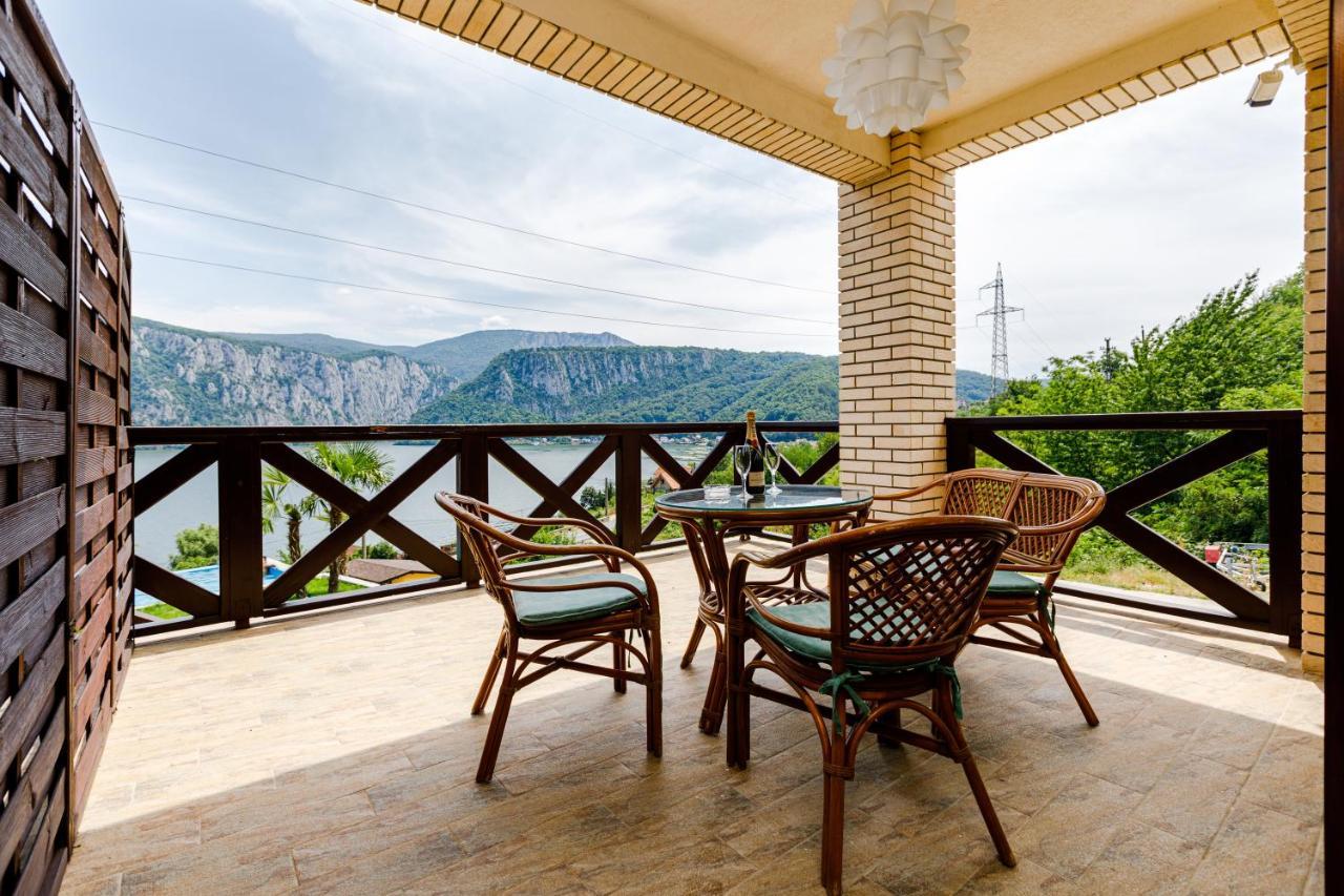 Rex Infinity View 4* Cazanele Dunarii 두보바 외부 사진