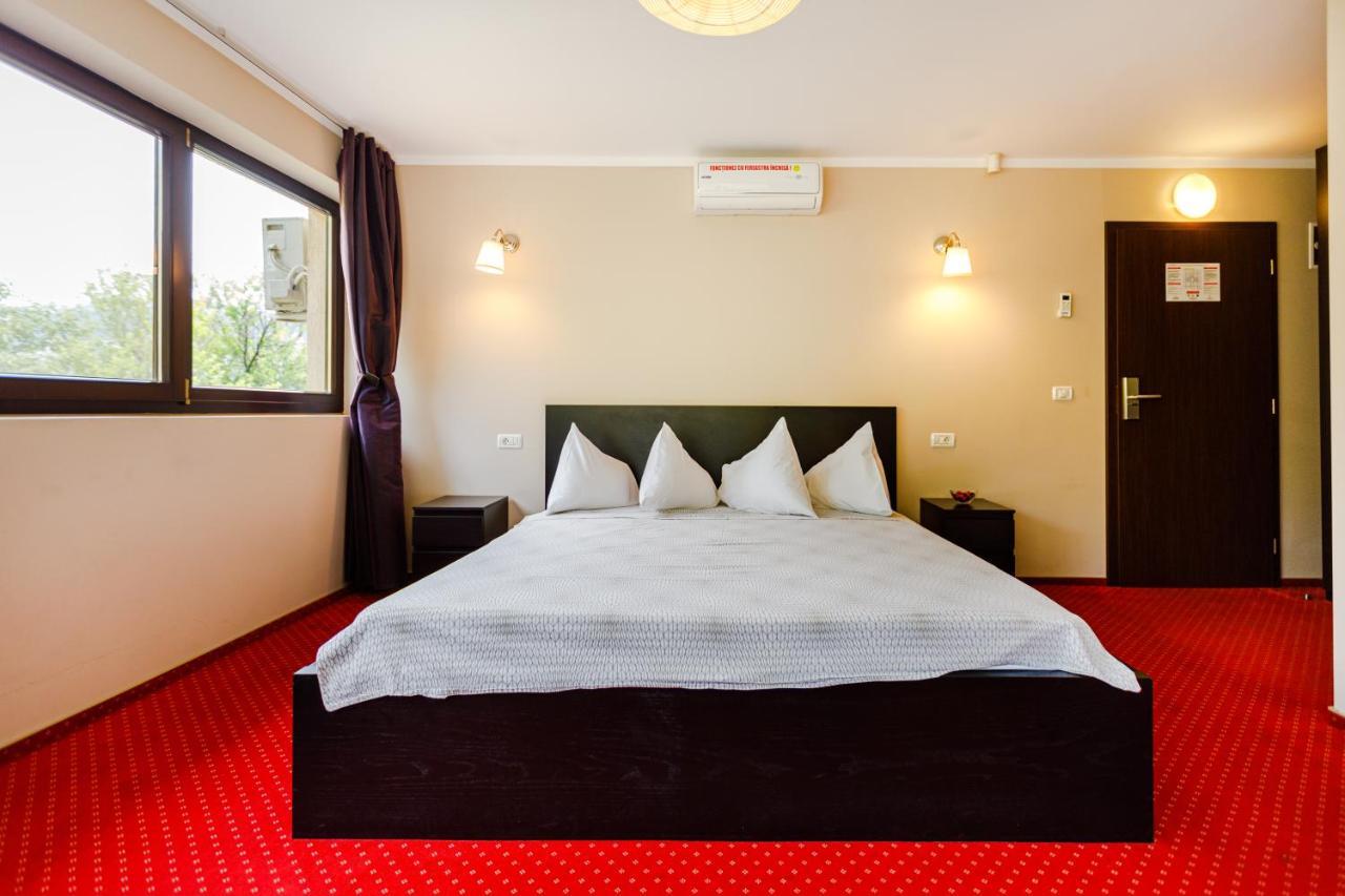Rex Infinity View 4* Cazanele Dunarii 두보바 외부 사진