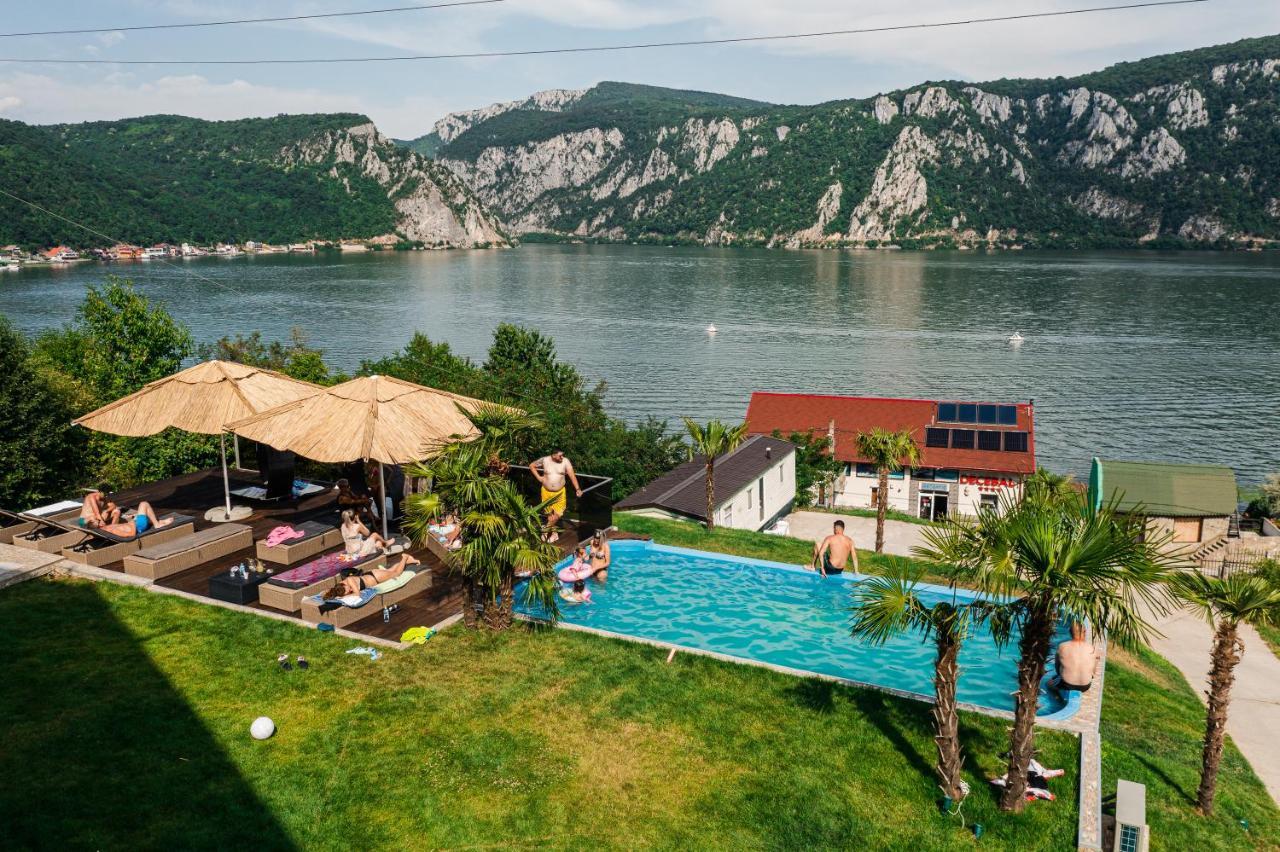 Rex Infinity View 4* Cazanele Dunarii 두보바 외부 사진