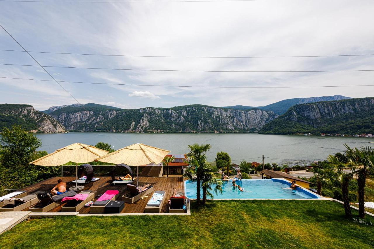 Rex Infinity View 4* Cazanele Dunarii 두보바 외부 사진