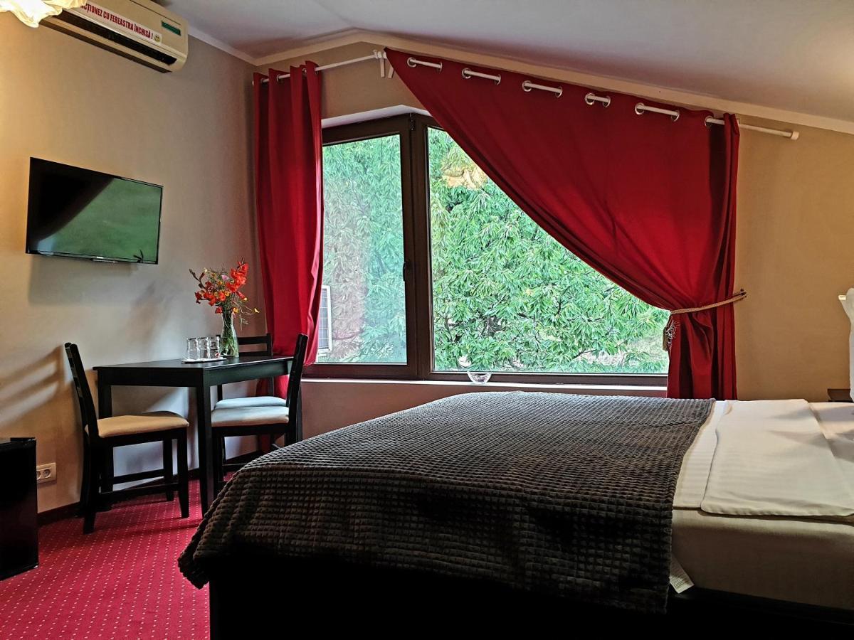Rex Infinity View 4* Cazanele Dunarii 두보바 외부 사진