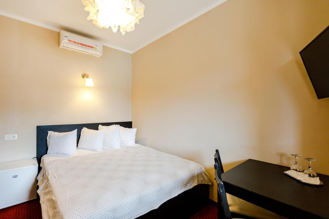 Rex Infinity View 4* Cazanele Dunarii 두보바 외부 사진